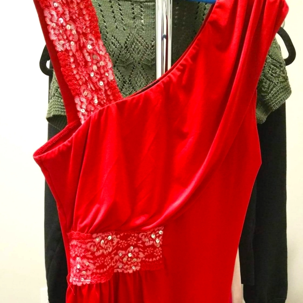 Buckle Asymmetrical tank. Pink sequins.
